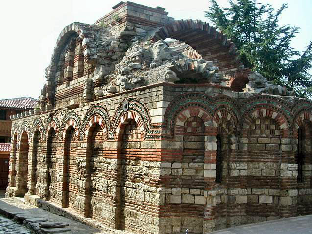 Църквата "Св. Архангели Михаил и Гавриил" в Несебър.
