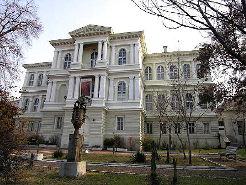Градската художествена галерия (Девическата гимназия) в Пловдив