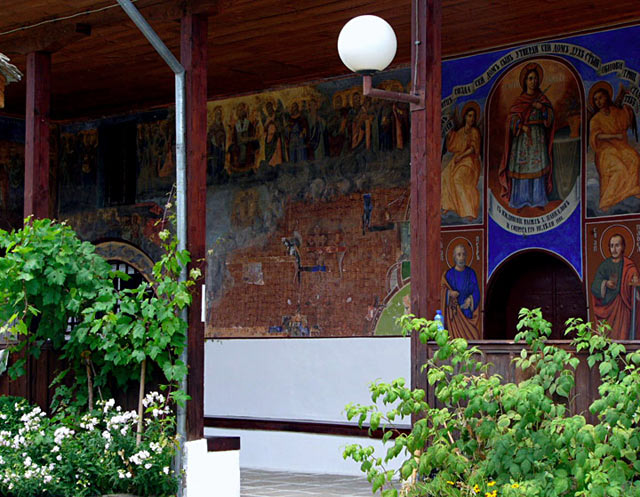 Преддверието на храма "Св. Неделя" в Райково в Смолян. Снимка Марин Христов