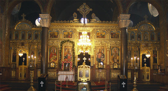 Иконостасът на катедралата "Св. Неделя" в София