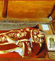 Раклата с мощите на Св. Крал (Стефан Милутин) в цьрквата "Св. Неделя" в София 