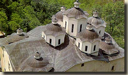 Поглед към манастира на св. Йоаким Осоговски 