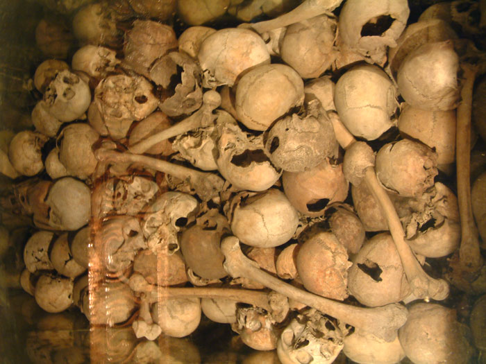 Останките на мъчениците, избити в църквата в Батак. Източник:photo-forum.net