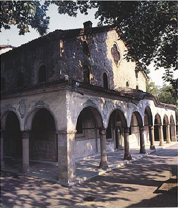 Двора на храма "Св. Марина" в Пловдив. Източник: sv-marina.com.