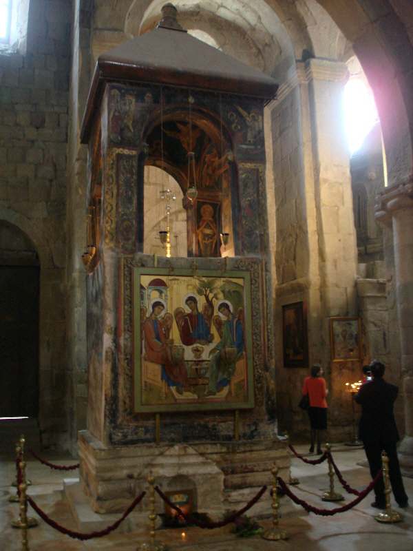 Гробът на св. Нина в Мцхета (Mtskheta) близо до Тбилиси в Грузия. The tomb of St. Nino in Mtskheta Снимка: serendipit-e.com