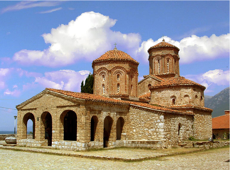 Църквата "Св. Наум" в Охрид, в която почиват мощите на светителя. Източник: maksoft.net.