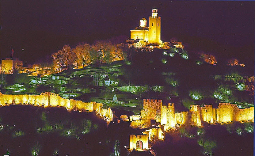 Велико Търново. Нощен изглед от крепостта Царевец. Фото: архив Pravoslavieto.com