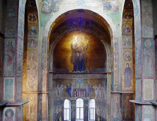 Катедралата "Св. София" в Киево-Печорската Лавра със запазена в него оригинална византийска стенопис. Източник: wikimedia Commons.